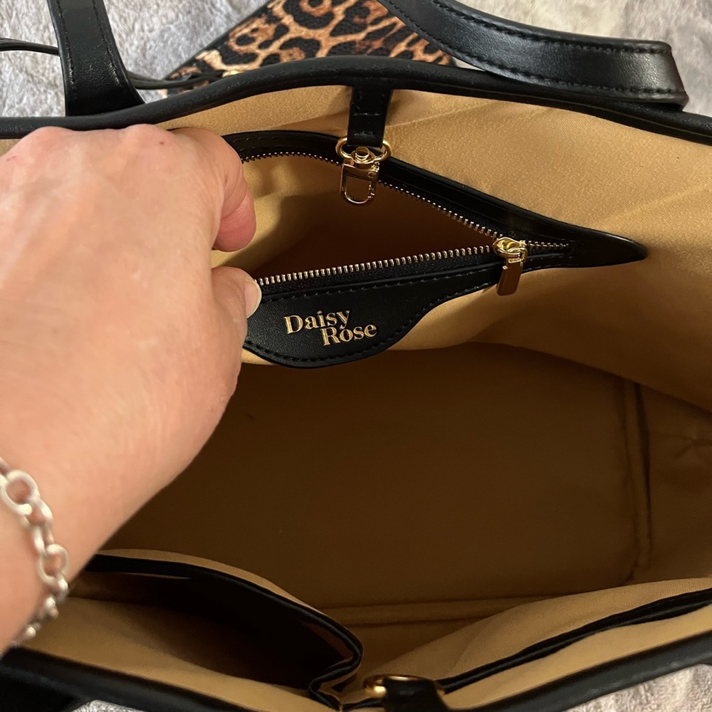 NWOT Daisy Rose Leopard Print Tote with Pouch - Picture 4 of 12